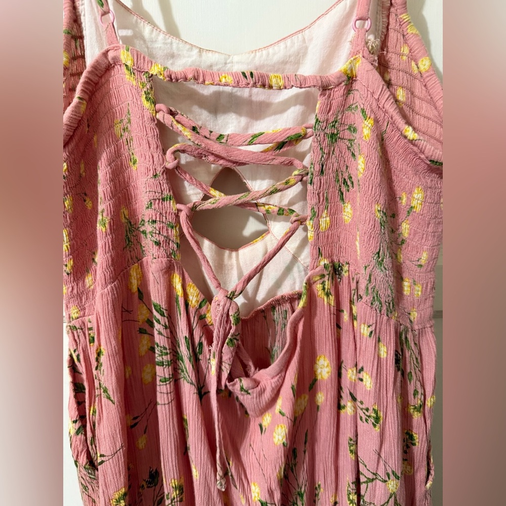 Boutique Pink Floral Jumpsuit Cutout Front Lace Up Back Sz M - Picture 4 of 9
